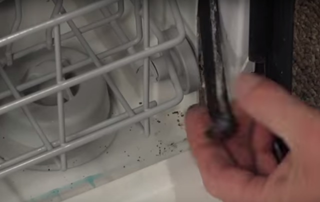 Bulaşık Makinesi Kapak Contası Nasıl Değiştirilir