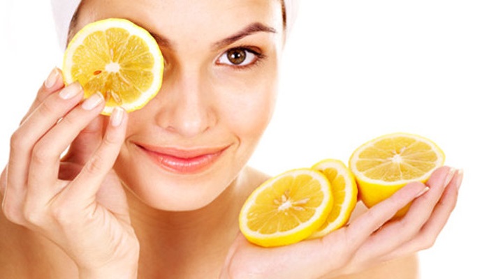 Cildi Beyazlatmak için Limon Kullanmak